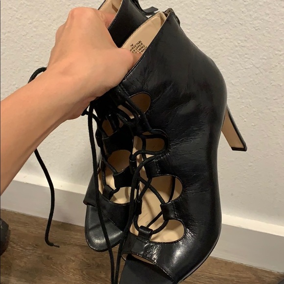 Nine West tie up heels - Picture 7 of 8